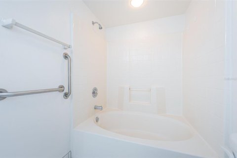 Condo in Saint Petersburg, Florida, 2 bedrooms  № 1917839 - photo 17