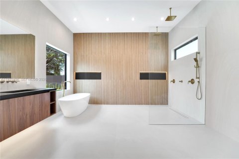 Villa ou maison à vendre à Miami, Floride: 5 chambres, 295.15 m2 № 2176615 - photo 21