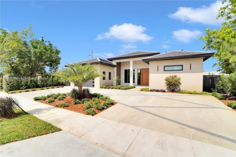 Villa ou maison à vendre à Miami, Floride: 5 chambres, 295.15 m2 № 2176615 - photo 4