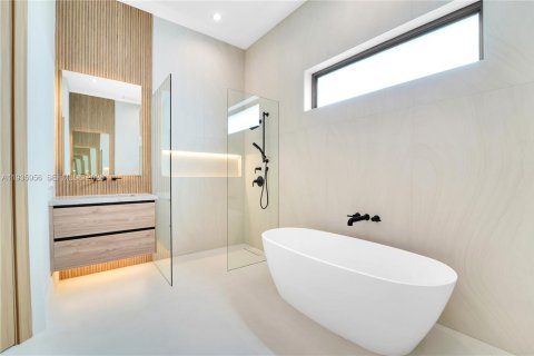 Villa ou maison à vendre à Miami, Floride: 5 chambres, 295.15 m2 № 2176615 - photo 27