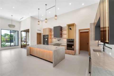 Villa ou maison à vendre à Miami, Floride: 5 chambres, 295.15 m2 № 2176615 - photo 17