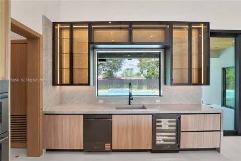 Villa ou maison à vendre à Miami, Floride: 5 chambres, 295.15 m2 № 2176615 - photo 16