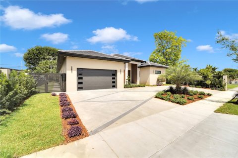 Villa ou maison à vendre à Miami, Floride: 5 chambres, 295.15 m2 № 2176615 - photo 5