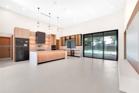 Villa ou maison à vendre à Miami, Floride: 5 chambres, 295.15 m2 № 2176615 - photo 11