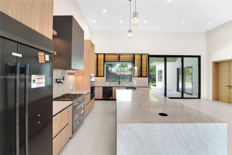 Villa ou maison à vendre à Miami, Floride: 5 chambres, 295.15 m2 № 2176615 - photo 15