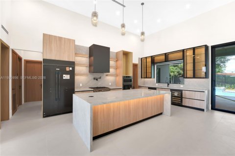 Villa ou maison à vendre à Miami, Floride: 5 chambres, 295.15 m2 № 2176615 - photo 14