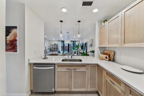 Condo in Fort Lauderdale, Florida, 2 bedrooms  № 2311100 - photo 12