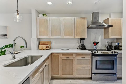 Condo in Fort Lauderdale, Florida, 2 bedrooms  № 2311100 - photo 11
