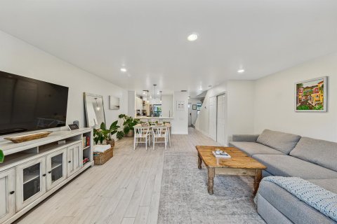 Condo in Fort Lauderdale, Florida, 2 bedrooms  № 2311100 - photo 10