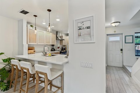 Condo in Fort Lauderdale, Florida, 2 bedrooms  № 2311100 - photo 7