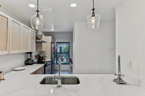 Condo in Fort Lauderdale, Florida, 2 bedrooms  № 2311100 - photo 13