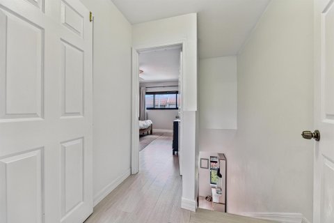 Condo in Fort Lauderdale, Florida, 2 bedrooms  № 2311100 - photo 23