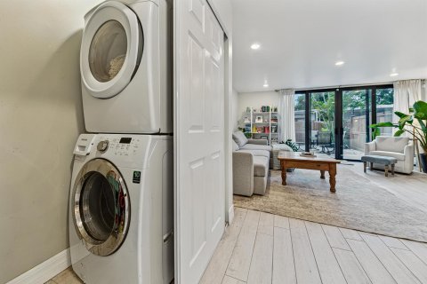 Condo in Fort Lauderdale, Florida, 2 bedrooms  № 2311100 - photo 17