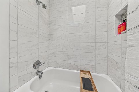 Condo in Fort Lauderdale, Florida, 2 bedrooms  № 2311100 - photo 20