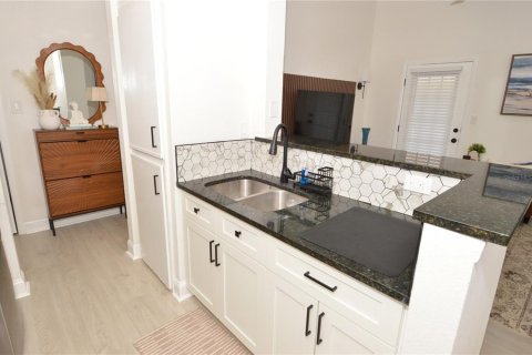 Condo in Tampa, Florida, 1 bedroom  № 2235482 - photo 9