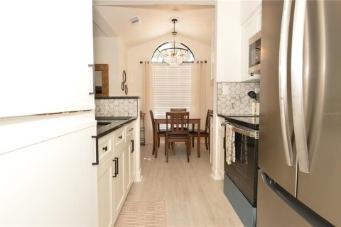 Condo in Tampa, Florida, 1 bedroom  № 2235482 - photo 12
