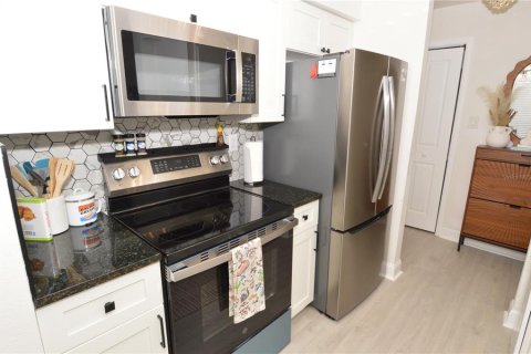 Condo in Tampa, Florida, 1 bedroom  № 2235482 - photo 7