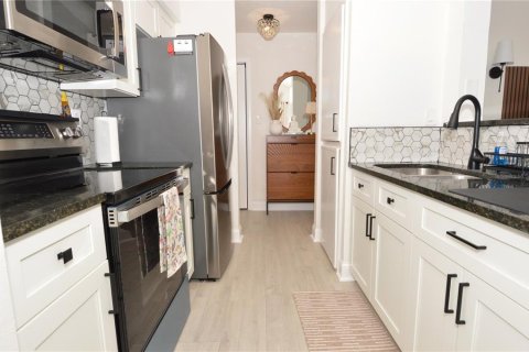 Condo in Tampa, Florida, 1 bedroom  № 2235482 - photo 8