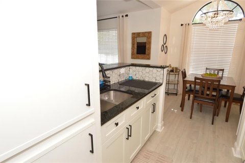 Condo in Tampa, Florida, 1 bedroom  № 2235482 - photo 11