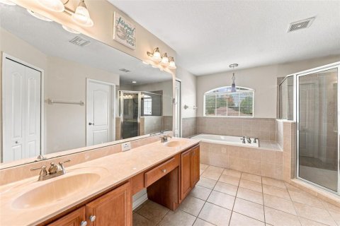 Villa ou maison à vendre à Land O' Lakes, Floride: 4 chambres, 218.51 m2 № 2319020 - photo 18