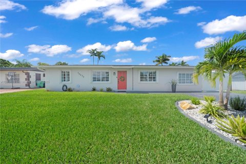 House in Miami, Florida 4 bedrooms, 140.47 sq.m. № 1871272 - photo 1