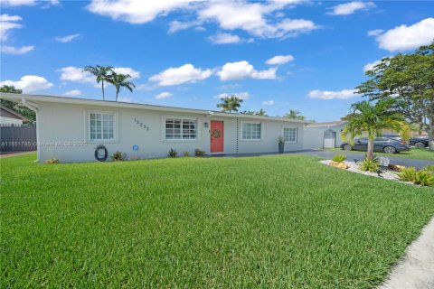 House in Miami, Florida 4 bedrooms, 140.47 sq.m. № 1871272 - photo 3