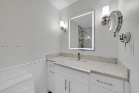 House in Miami, Florida 4 bedrooms, 140.47 sq.m. № 1871272 - photo 25