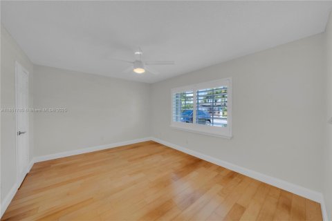 House in Miami, Florida 4 bedrooms, 140.47 sq.m. № 1871272 - photo 30
