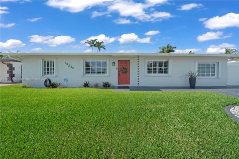 House in Miami, Florida 4 bedrooms, 140.47 sq.m. № 1871272 - photo 4