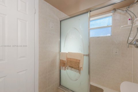 Купить кондоминиум в Лодердейл-Лейкс, Флорида 2 спальни, 101.08м2, № 2045633 - фото 25