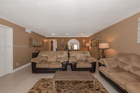 Купить кондоминиум в Лодердейл-Лейкс, Флорида 2 спальни, 101.08м2, № 2045633 - фото 15