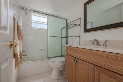 Купить кондоминиум в Лодердейл-Лейкс, Флорида 2 спальни, 101.08м2, № 2045633 - фото 19