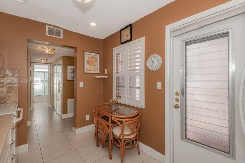 Купить кондоминиум в Лодердейл-Лейкс, Флорида 2 спальни, 101.08м2, № 2045633 - фото 6