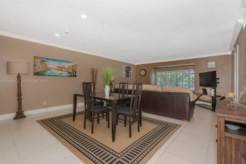 Купить кондоминиум в Лодердейл-Лейкс, Флорида 2 спальни, 101.08м2, № 2045633 - фото 8