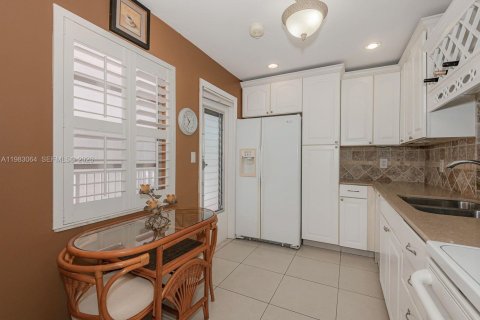 Купить кондоминиум в Лодердейл-Лейкс, Флорида 2 спальни, 101.08м2, № 2045633 - фото 5