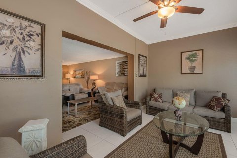 Купить кондоминиум в Лодердейл-Лейкс, Флорида 2 спальни, 101.08м2, № 2045633 - фото 13