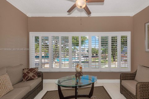 Купить кондоминиум в Лодердейл-Лейкс, Флорида 2 спальни, 101.08м2, № 2045633 - фото 2