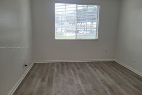 Condominio en alquiler en Tamarac, Florida, 2 dormitorios, 91.14 m2 № 2007173 - foto 8