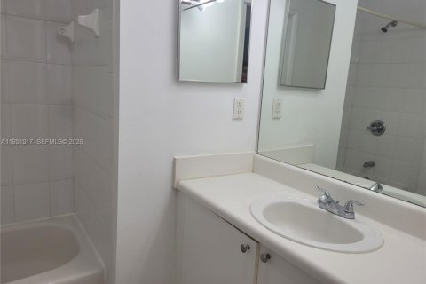 Condominio en alquiler en Tamarac, Florida, 2 dormitorios, 91.14 m2 № 2007173 - foto 14