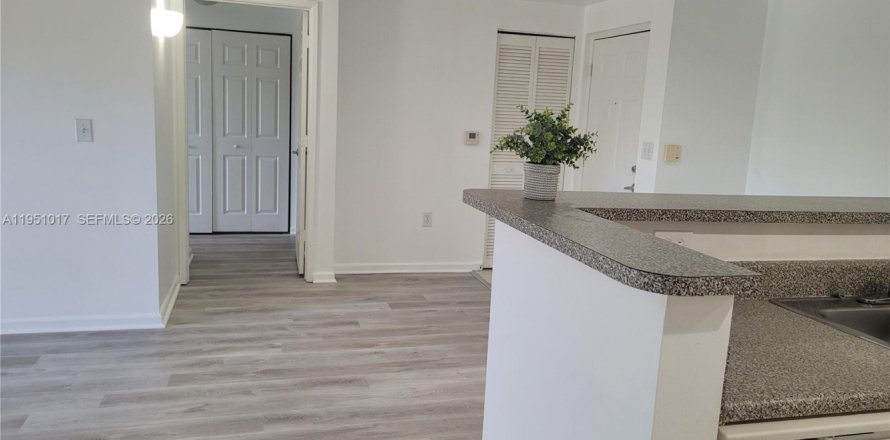 Condominio en Tamarac, Florida, 2 dormitorios  № 2007173