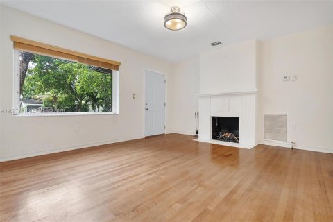 Villa ou maison à vendre à Miami Shores, Floride: 3 chambres, 146.51 m2 № 2392417 - photo 4