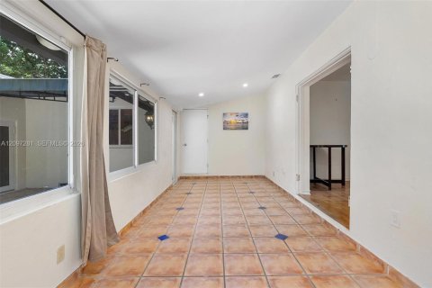 Villa ou maison à vendre à Miami Shores, Floride: 3 chambres, 146.51 m2 № 2392417 - photo 19