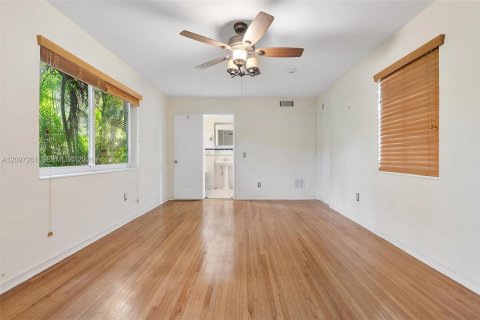 Villa ou maison à vendre à Miami Shores, Floride: 3 chambres, 146.51 m2 № 2392417 - photo 23