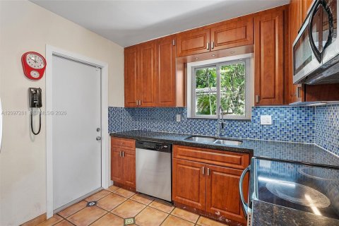 Villa ou maison à vendre à Miami Shores, Floride: 3 chambres, 146.51 m2 № 2392417 - photo 16