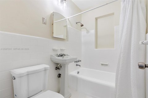 Villa ou maison à vendre à Miami Shores, Floride: 3 chambres, 146.51 m2 № 2392417 - photo 30