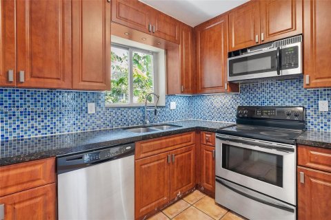 Villa ou maison à vendre à Miami Shores, Floride: 3 chambres, 146.51 m2 № 2392417 - photo 3