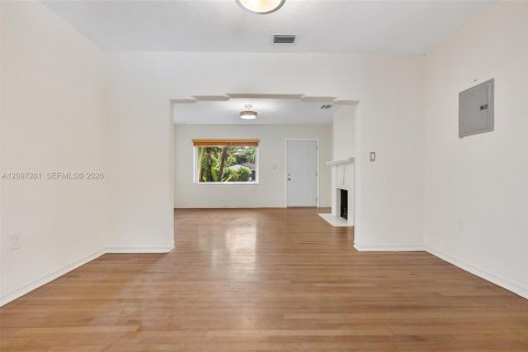 Villa ou maison à vendre à Miami Shores, Floride: 3 chambres, 146.51 m2 № 2392417 - photo 15