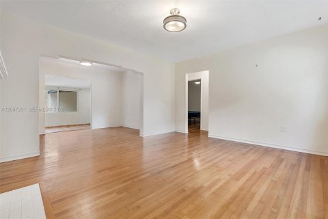 Villa ou maison à vendre à Miami Shores, Floride: 3 chambres, 146.51 m2 № 2392417 - photo 11