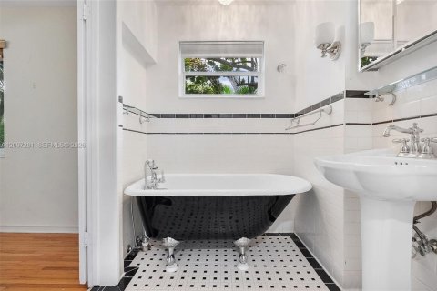 Villa ou maison à vendre à Miami Shores, Floride: 3 chambres, 146.51 m2 № 2392417 - photo 26