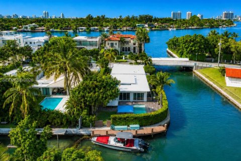 Casa en Miami Beach, Florida 3 dormitorios, 256.41 m2 № 2317210